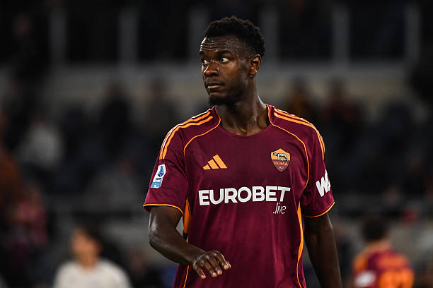 Ảnh bài viết Newcastle và Tottenham tranh mua Evan N'Dicka