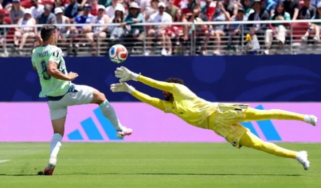 Ảnh bài viết Gary Neville bức xúc vì sự thiếu minh bạch của VAR và FIFA