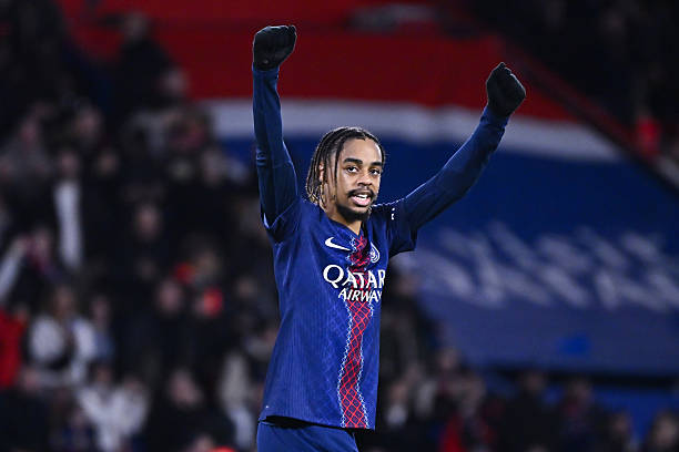 Ảnh bài viết Sự cứng rắn của PSG đang đẩy Barcola sang Ngoại hạng Anh