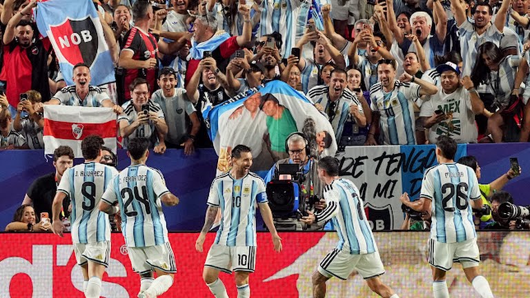 Messi vừa cán mốc 200 trận cho đội tuyển.