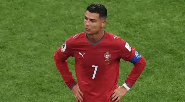 Ảnh bài viết Ronaldo động viên đồng đội sau trận hòa Congo 1-1