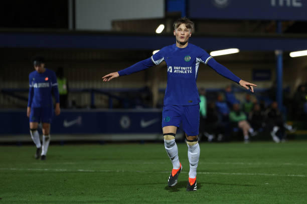 Morgan trong màu áo đội trẻ Chelsea.