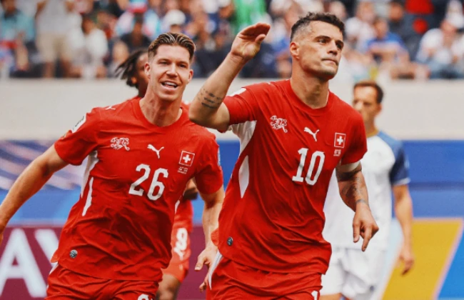 Xhaka ghi bàn cho Thụy Sĩ.