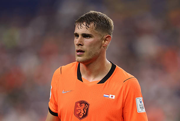 Ảnh bài viết Barcelona gõ cửa chiêu mộ Micky van de Ven