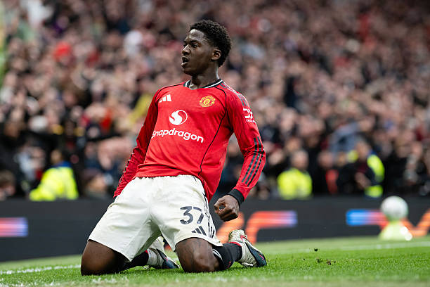 Ảnh bài viết Biến Mainoo thành hạt nhân là cách Man Utd tái thiết tuyến giữa