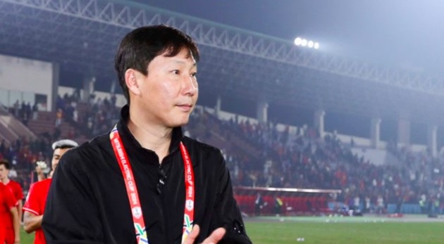 Ảnh bài viết Điểm tin bóng đá Việt Nam 4/5: HLV Kim Sang-sik đặt mục tiêu đánh bại Malaysia; Viktor Lê nhận đãi ngộ hậu hĩnh