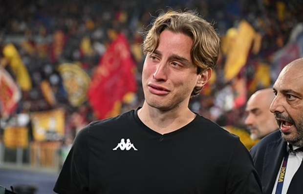 Ảnh bài viết Sao Roma rơi nước mắt trong ngày trở lại cảm xúc