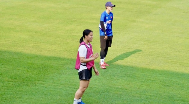 Ảnh bài viết Cầu thủ Việt kiều xuất hiện ở buổi tập của tuyển nữ Việt Nam