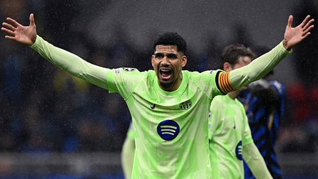 Ảnh bài viết Ronald Araujo thêm một lần khiến Barcelona trả giá
