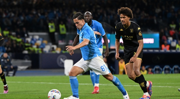 Ảnh bài viết Chia điểm đáng tiếc với Genoa, Napoli chỉ còn hơn Inter 1 điểm