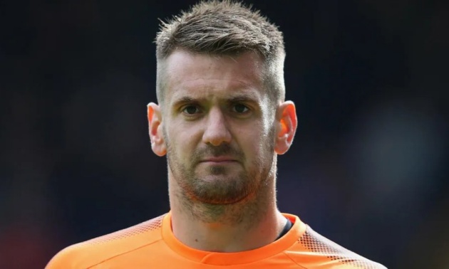 Tom Heaton rời Man United.