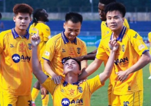 Nghệ An hòa 1-1 Quảng Nam (Ảnh: Fanpage CLB SLNA).