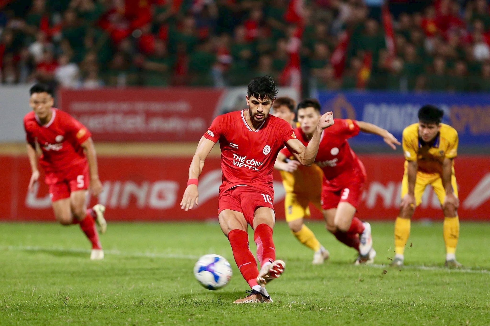 SLNA đã thua sau khi không được công nhận bàn thắng.