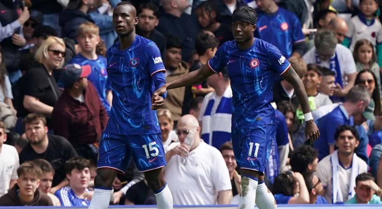 Nicolas Jackson và Noni Madueke thi đấu năng nổ để giúp Chelsea giành trọn 3 điểm.