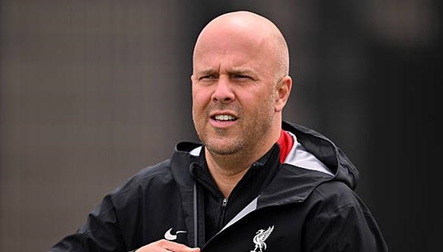 Arne Slot khẳng định sẽ không "phát điên" nếu Liverpool giành chức vô địch Ngoại hạng Anh.