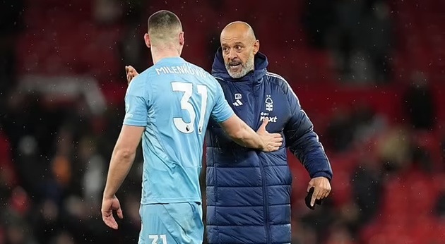 Trung vệ Serbia sắp đấu Man City tại bán kết FA Cup.
