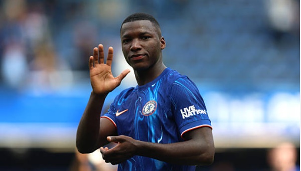 Chelsea đã để lộ khuyết điểm dù giành chiến thắng trước Everton.