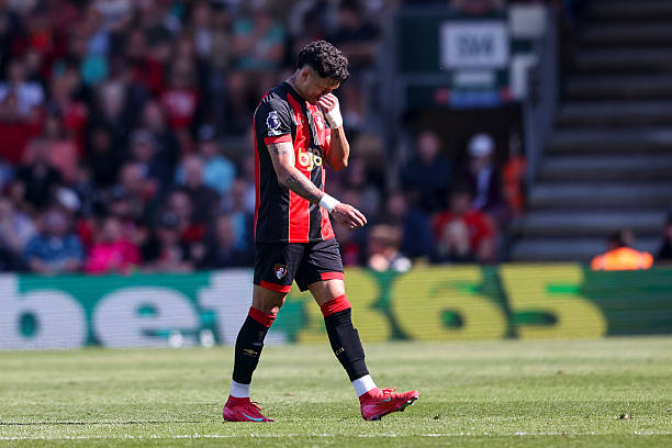 Evanilson bị đuổi khỏi sân.