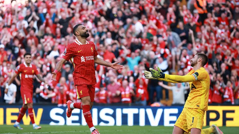 Salah ghi bàn thứ tư cho Liverpool.