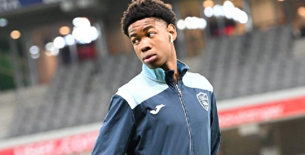 Enzo Kana-Biyik sẽ cập bến Man United.