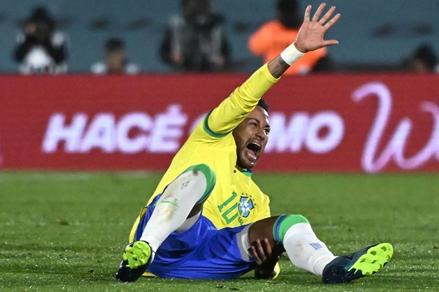 Neymar liên tục gặp chấn thương.