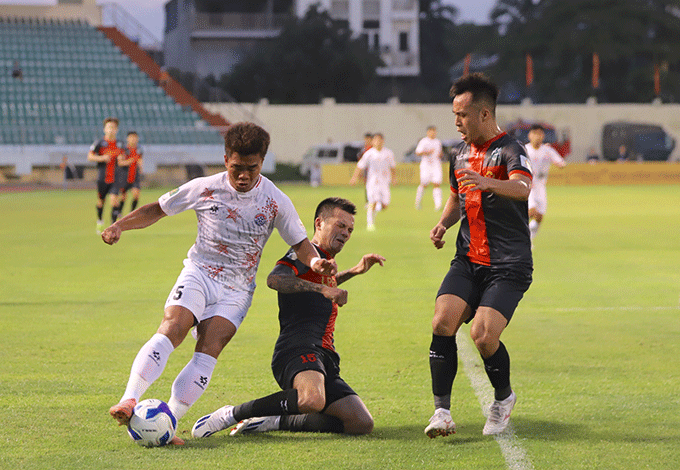 Ninh Bình giành 3 điểm trước PVF-CAND.