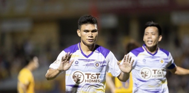 Xuân Mạnh bị chỉ trích nặng nề vì ghi bàn vào lưới Sông Lam Nghệ An.